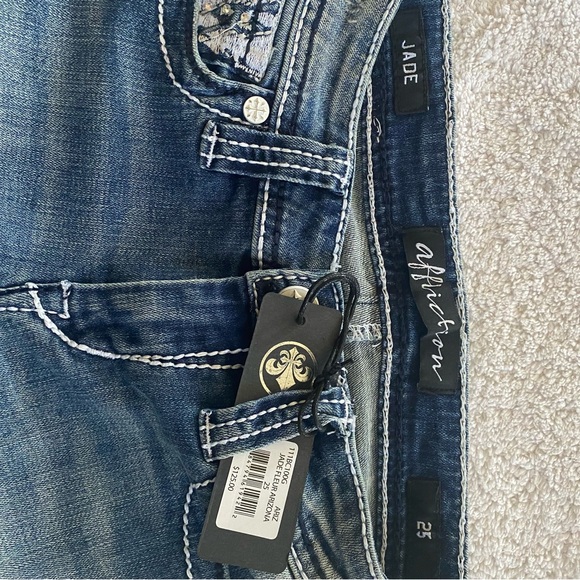 New, never worn, affliction jeans, straight leg, slight flare at bottom? - Picture 7 of 7